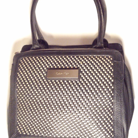 Fashion Handbags - Picture 2 of 6